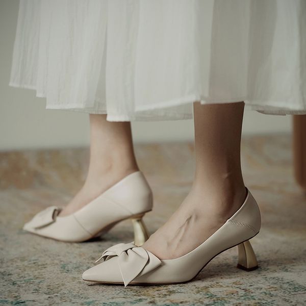 2020 chicka kitty chic gold heels black ladies'pumps pointed toe ladies' pumps elegant sweet bowknot party women's real leath
2020 chicka kitty chic gold heels black ladies'pumps pointed toe ladies' pumps elegant sweet bowknot party women's real leath