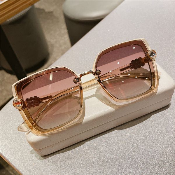 2022 new diamond inlaid women's advanced polarized sunglasses driving uv proof sunglasses, White;black
2022 new diamond inlaid women's advanced polarized sunglasses driving uv proof sunglasses, White;black