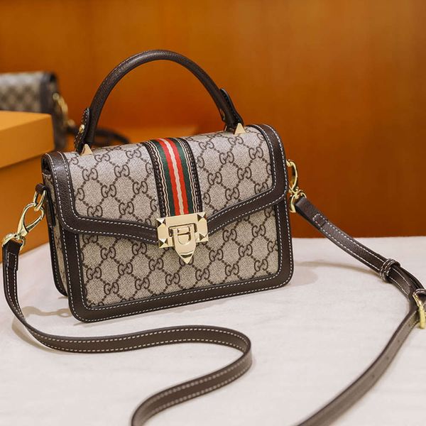 luxurys designers women 2021 new summer foreign style one shoulder small square versatile broadband fashion handbag messenger bag
luxurys designers women 2021 new summer foreign style one shoulder small square versatile broadband fashion handbag messenger bag