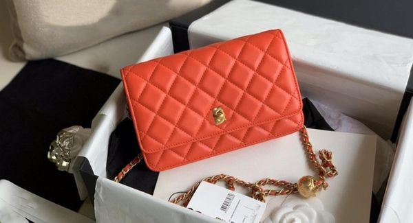 the new luxury style ladies sheepskin gold beads classic trend mini portable single shoulder control chain length dinner ne19*12*5cm
the new luxury style ladies sheepskin gold beads classic trend mini portable single shoulder control chain length dinner ne19*12*5cm