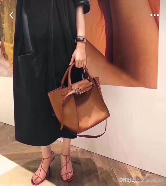 shoulder shopping bags cross body 183313 calf leather soft no layer (plain) shoulder bags cross body totes handbags brand fashion luxury
shoulder shopping bags cross body 183313 calf leather soft no layer (plain) shoulder bags cross body totes handbags brand fashion luxury