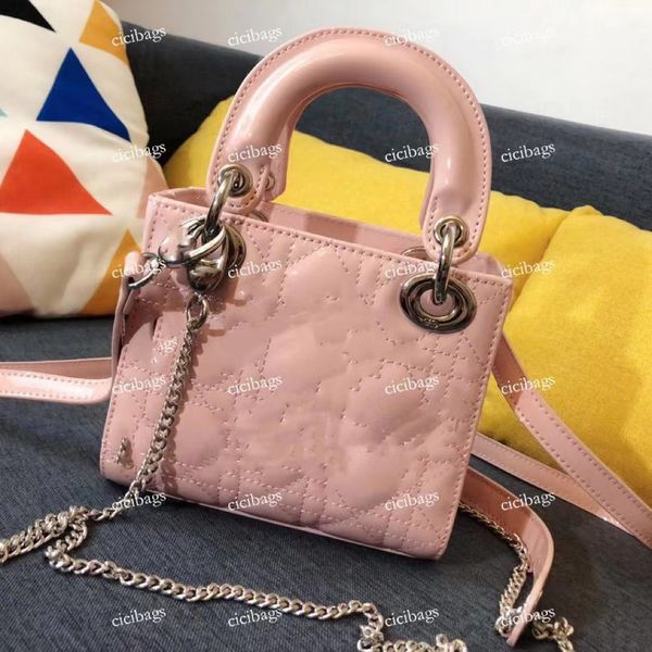 2022 designer shoulder crossbody bag fashion brand women ladies flap graceful messenger small real leather european station original mini
2022 designer shoulder crossbody bag fashion brand women ladies flap graceful messenger small real leather european station original mini
