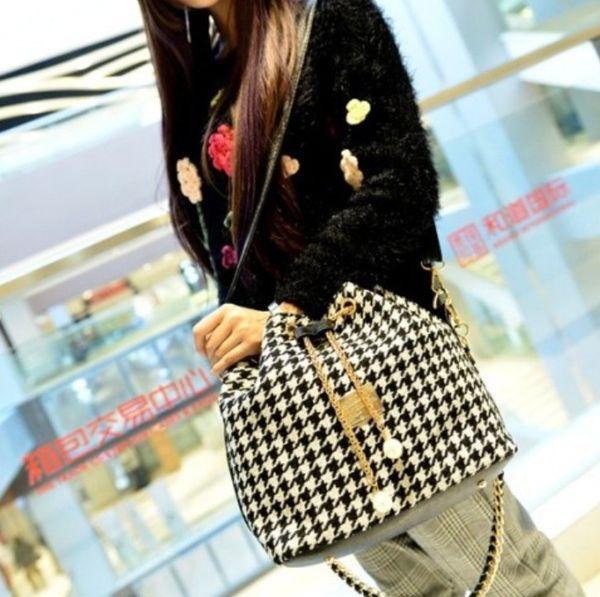 2020 fashion casual women's bag pearl pendant wearing rope chain shoulder bag cultural bucket pumping port
2020 fashion casual women's bag pearl pendant wearing rope chain shoulder bag cultural bucket pumping port