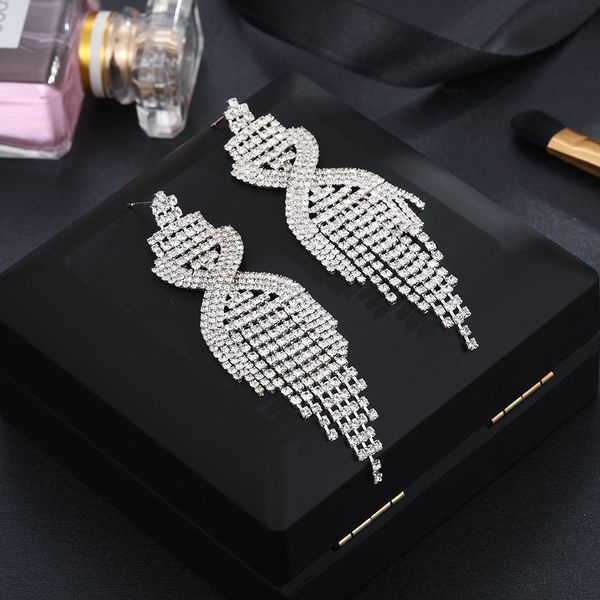 fashion exaggerated chain clip drill tassel long personalized flash diamond earrings, Golden
fashion exaggerated chain clip drill tassel long personalized flash diamond earrings, Golden