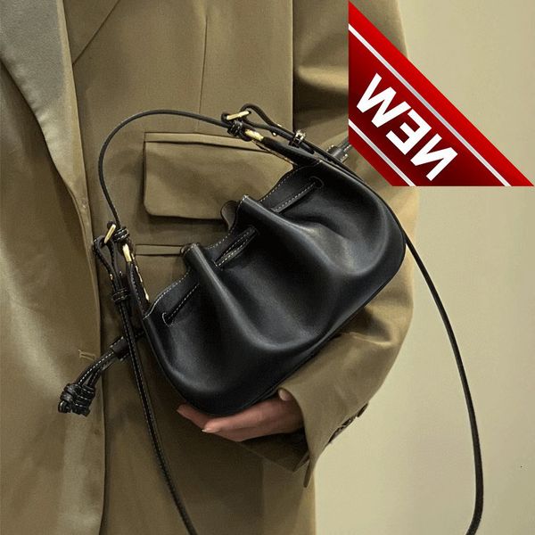 f family 2022 autumn and winter new calf leather drawstring diagonal span single shoulder portable dumpling bag simple women's fashion
f family 2022 autumn and winter new calf leather drawstring diagonal span single shoulder portable dumpling bag simple women's fashion