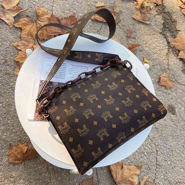 75% off handbag factory store on chain single shoulder oblique cross trend women's high-capacity square red
75% off handbag factory store on chain single shoulder oblique cross trend women's high-capacity square red