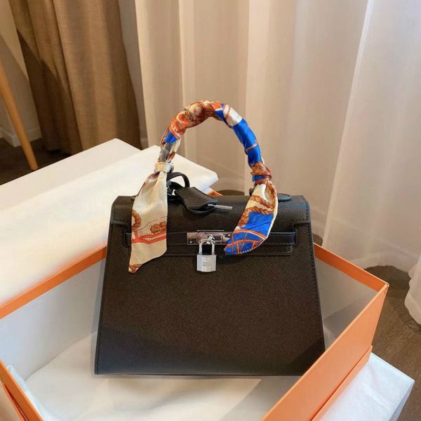 shoulder bags fashion high-quality pu kelly bag woman luxurys designers shoulder bag designer bags designer handbag silver buckle
shoulder bags fashion high-quality pu kelly bag woman luxurys designers shoulder bag designer bags designer handbag silver buckle