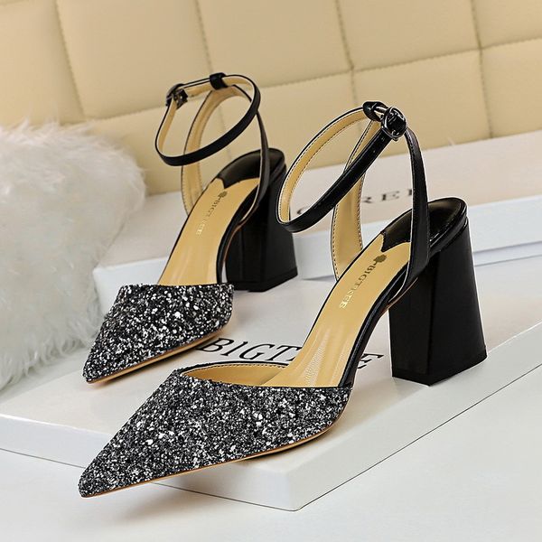 2021 new european and fashion chunky shallow heels matching cut-off sequins pointed to the line women's sandals sf9h, Black
2021 new european and fashion chunky shallow heels matching cut-off sequins pointed to the line women's sandals sf9h, Black