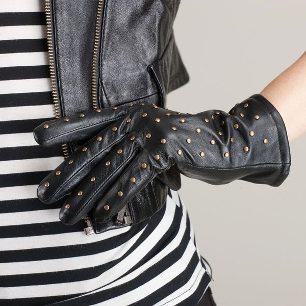 style rivet sheepskin gloves, men and women short in autumn and winter personality to keep warm leather gloves
style rivet sheepskin gloves, men and women short in autumn and winter personality to keep warm leather gloves