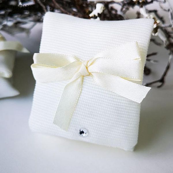 20pcs creative light color polyester fabric bag folding gluing gift bag candy box wedding decoration christmas gift accessories1
20pcs creative light color polyester fabric bag folding gluing gift bag candy box wedding decoration christmas gift accessories1