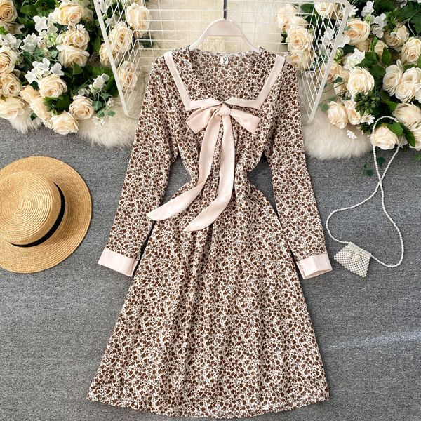 2021 new female printing floral bow cord v-cleavage dress long elastic autumn line dressed je53, Black;gray
2021 new female printing floral bow cord v-cleavage dress long elastic autumn line dressed je53, Black;gray