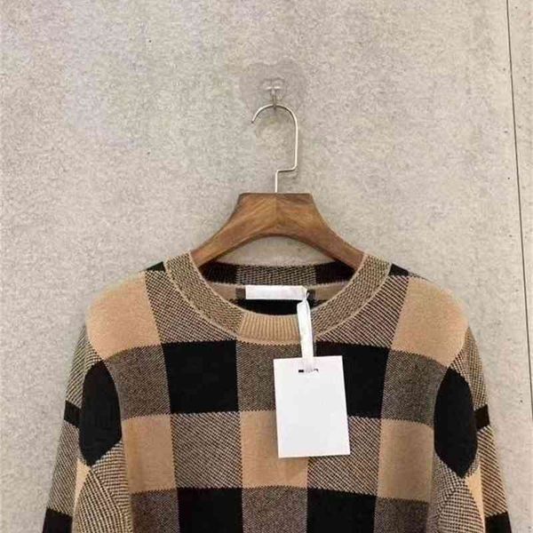 luxury classic high-end women's sweater plaid round neck letter jacquard brand design 201128, White;black
luxury classic high-end women's sweater plaid round neck letter jacquard brand design 201128, White;black