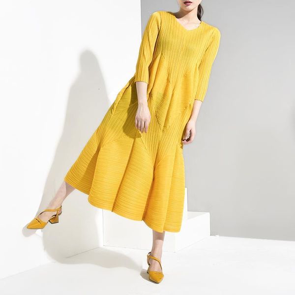 lanmrem solid cap sleeve color v neck seven point sleeve three dimensional pleated plus woman dress casual fashion 2021 autumn new tv738, Black;gray
lanmrem solid cap sleeve color v neck seven point sleeve three dimensional pleated plus woman dress casual fashion 2021 autumn new tv738, Black;gray