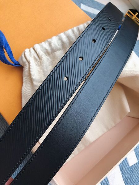 new black genuinle leather women belt with box fashion men classic gold silver buckle belt men designers belts 78, Black;brown
new black genuinle leather women belt with box fashion men classic gold silver buckle belt men designers belts 78, Black;brown
