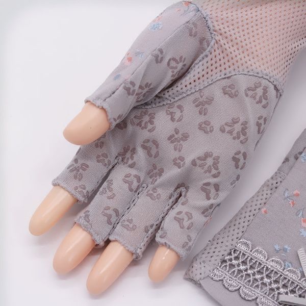 pure fashion-semi-finger gloves female sun protection anti-uv thin cotton anti-slip driving half finger women mittens tb
pure fashion-semi-finger gloves female sun protection anti-uv thin cotton anti-slip driving half finger women mittens tb