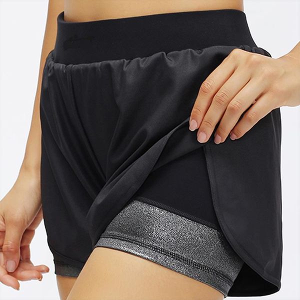 2021 new matte coated textur shorts women fitness elastic running workout short for ladies gym sport shorts, White;black
2021 new matte coated textur shorts women fitness elastic running workout short for ladies gym sport shorts, White;black