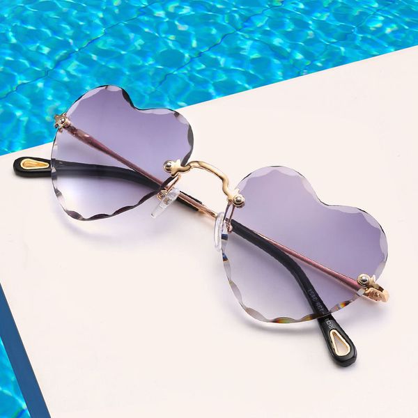 2021 new love shape transparent shades europe-trimmed heart sunglasses women's instagram web celebrity street p bezel-less glasses eye, White;black
2021 new love shape transparent shades europe-trimmed heart sunglasses women's instagram web celebrity street p bezel-less glasses eye, White;black