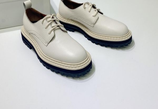 2020 2021 high-quality spring and autumn womens cream white black real leather flat platform lug sole ribbons lace up low top
2020 2021 high-quality spring and autumn womens cream white black real leather flat platform lug sole ribbons lace up low top