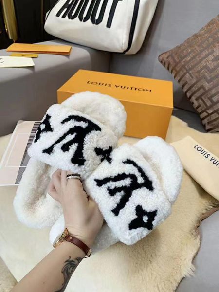 women's fur sandals and slippers in the summer of 2020, designed by designers in 2020, high-end, stylish, lightweight and comfortable, Black
women's fur sandals and slippers in the summer of 2020, designed by designers in 2020, high-end, stylish, lightweight and comfortable, Black