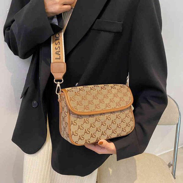 2022 latest luggage factory wholesale wind wide shoulder strap small square bag autumn leisure single shoulder messenger
2022 latest luggage factory wholesale wind wide shoulder strap small square bag autumn leisure single shoulder messenger