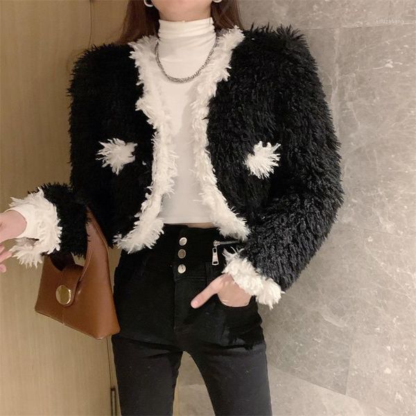 2021 autumn winter jacket women korean long-sleeve cashmere splicing black temperament cardigan short loose fur coat a5161
2021 autumn winter jacket women korean long-sleeve cashmere splicing black temperament cardigan short loose fur coat a5161