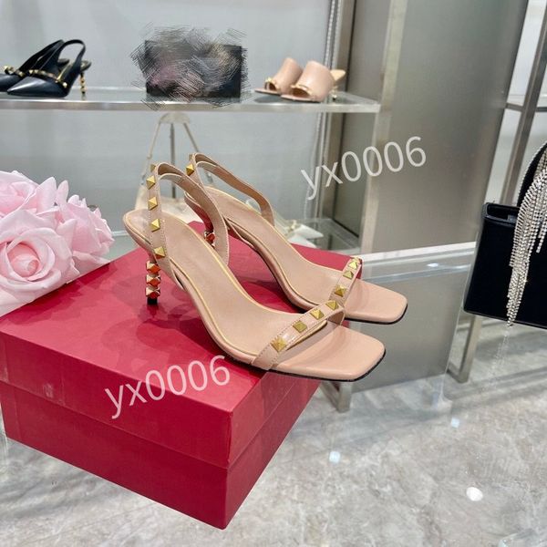 2022 designers casual shoes 35-42 oblique technology canvas trainers mens womens fashion pairs outdoor platform trainer yh211124, Red;white
2022 designers casual shoes 35-42 oblique technology canvas trainers mens womens fashion pairs outdoor platform trainer yh211124, Red;white