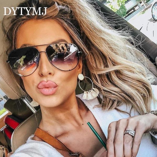 sunglasses dytymj alloy women 2021 vintage gradient sun glasses oversized luxury gafas de sol mujer, White;black
sunglasses dytymj alloy women 2021 vintage gradient sun glasses oversized luxury gafas de sol mujer, White;black