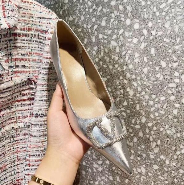 new 2020 pointed to toe v casa 6.5cm 8.5cm in royal leather sandals, metal buckles, high heels, mid-heel shoes, women's shoes. misy, Black
new 2020 pointed to toe v casa 6.5cm 8.5cm in royal leather sandals, metal buckles, high heels, mid-heel shoes, women's shoes. misy, Black