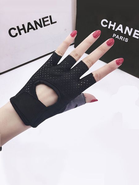 fitness gloves for men and women in summer sports antiskid breathable wear-resistant half finger yoga cycling equipment training riding
fitness gloves for men and women in summer sports antiskid breathable wear-resistant half finger yoga cycling equipment training riding