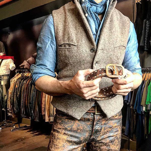 2021 autumn fashion single breasted stand collar men's suit vest, Black;brown
2021 autumn fashion single breasted stand collar men's suit vest, Black;brown