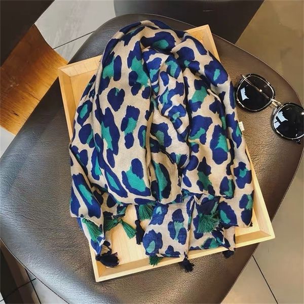 ladies fashion leopard dot tassel viscose shawl scarf women wrap pashmina stole bufandas muslim hijab snood y201007, Blue;gray
ladies fashion leopard dot tassel viscose shawl scarf women wrap pashmina stole bufandas muslim hijab snood y201007, Blue;gray