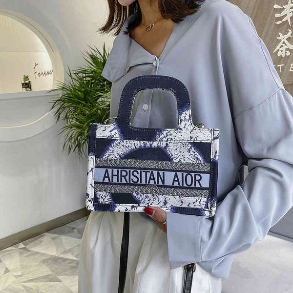 2022 latest models handbag wholesale spring summer trend printed bag large capacity portable bag
2022 latest models handbag wholesale spring summer trend printed bag large capacity portable bag