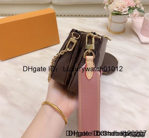 2020 latest ladies handbag purse 3 in 1 printed flower mahjong with frame double-sided wide chain shoulder strap crossbody bag
2020 latest ladies handbag purse 3 in 1 printed flower mahjong with frame double-sided wide chain shoulder strap crossbody bag