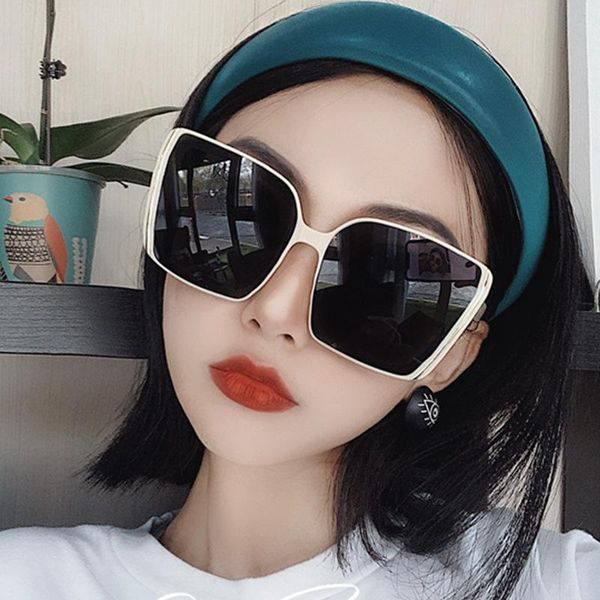 sunglasses 2021 korean version of the wild retro big frame women fashion face-covering ladies, White;black
sunglasses 2021 korean version of the wild retro big frame women fashion face-covering ladies, White;black