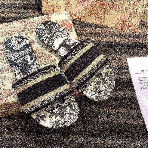 2021 new women sandals slippers embroidery floral brocade flip flops luxuries loafers striped beach genuine leather dazzle flowers sli f9zr#, Black
2021 new women sandals slippers embroidery floral brocade flip flops luxuries loafers striped beach genuine leather dazzle flowers sli f9zr#, Black