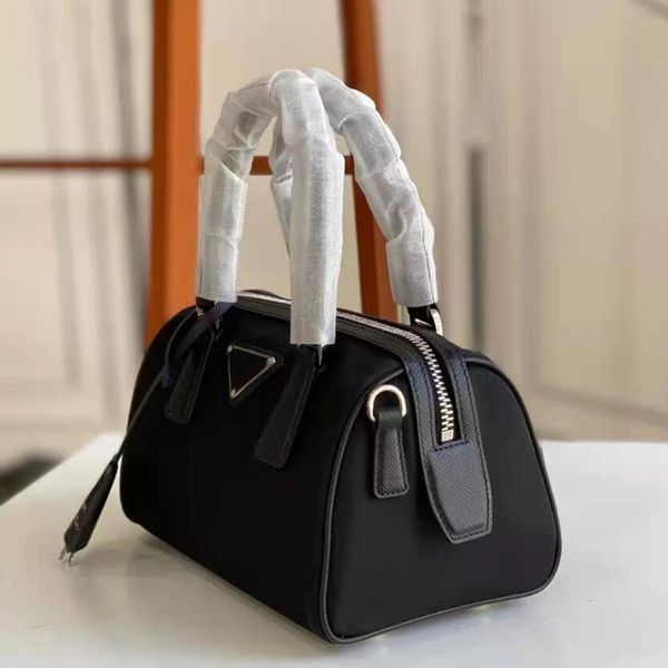 2021 designer shoulder bag pillow women men handbag shoulder bags fashion large capacity boston
2021 designer shoulder bag pillow women men handbag shoulder bags fashion large capacity boston