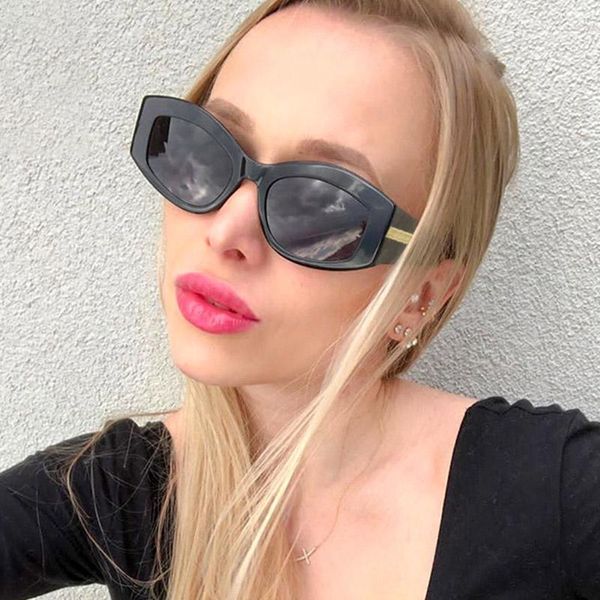 luxury retro women's small square sunglasses 2021 women famous design original oval sun glases for female metal pin shades uv400, White;black
luxury retro women's small square sunglasses 2021 women famous design original oval sun glases for female metal pin shades uv400, White;black