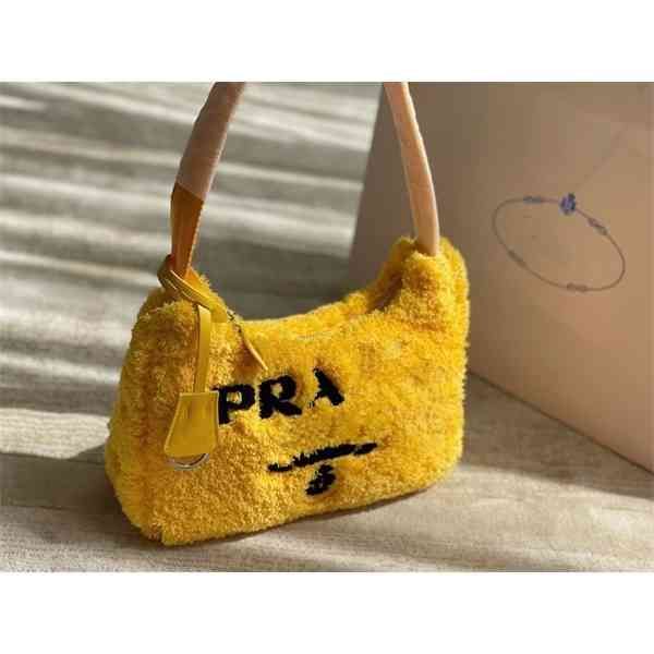 purse online new autumn and winter plush hobo underarm bag one shoulder handbag fashion versatile inverted purse, Black;red
purse online new autumn and winter plush hobo underarm bag one shoulder handbag fashion versatile inverted purse, Black;red