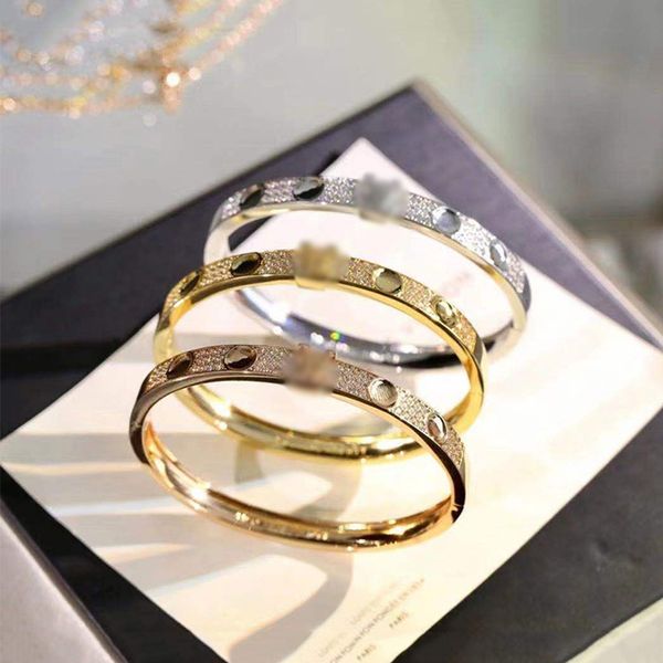 famous brand l flower room diamond round printing bracelet designer new luxury jewelry women's bracelet men's gold bracelet origin, Black
famous brand l flower room diamond round printing bracelet designer new luxury jewelry women's bracelet men's gold bracelet origin, Black