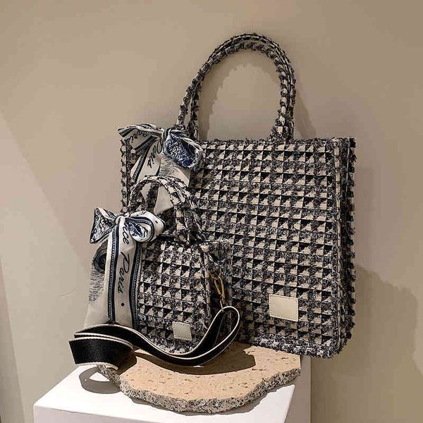 2022 latest models handbag wholesale women's cloth art korean version armpit foreign style trend hand tote, Black;red
2022 latest models handbag wholesale women's cloth art korean version armpit foreign style trend hand tote, Black;red