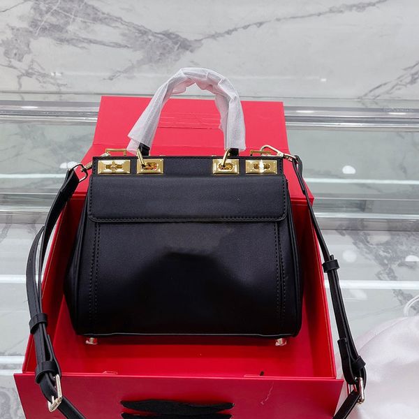 medium grain handbag women tote bag fashion crossbody back handbags female shoulder package rivets embellish interior slot pocket, Black;red
medium grain handbag women tote bag fashion crossbody back handbags female shoulder package rivets embellish interior slot pocket, Black;red