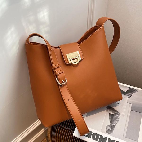 shoulder bags elegant lady crossbody bag pu leather for women 2021 winter fashion lock brand trending handbags
shoulder bags elegant lady crossbody bag pu leather for women 2021 winter fashion lock brand trending handbags