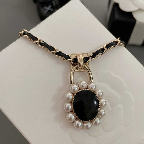 black leather pearl christmas necklace women golden chain fashion luxury popular online elegant lady temperament party anime
black leather pearl christmas necklace women golden chain fashion luxury popular online elegant lady temperament party anime