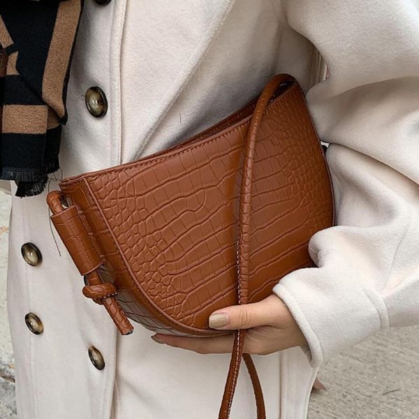 crocodile pattern saddle crossbody bag 2021 new pu leather women's designer handbag vintage shoulder messenger bag
crocodile pattern saddle crossbody bag 2021 new pu leather women's designer handbag vintage shoulder messenger bag