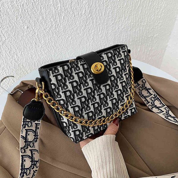 75% off luggage factory wholesale texture small square bag women's new fashionable one shoulder messenger bag versatile net red, Black;red
75% off luggage factory wholesale texture small square bag women's new fashionable one shoulder messenger bag versatile net red, Black;red