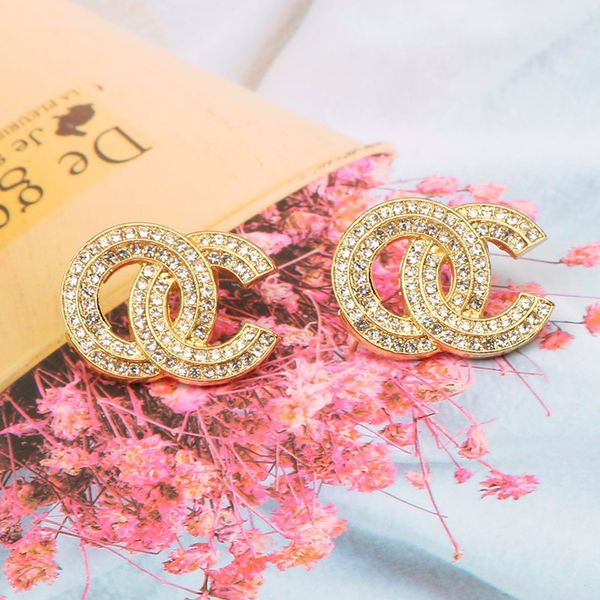 20 color stud 18k gold plated brand designers letters earrings geometric luxury brand women rhinestone pearl earring for wedding party jewer, Golden;silver
20 color stud 18k gold plated brand designers letters earrings geometric luxury brand women rhinestone pearl earring for wedding party jewer, Golden;silver