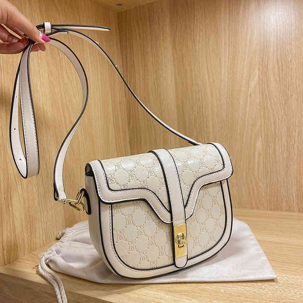 2022 factory wholesale handbag direct saddle women's korean single shoulder women's popular trend
2022 factory wholesale handbag direct saddle women's korean single shoulder women's popular trend