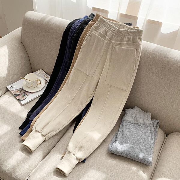 corduroy pants women for autumn winter harem solid loose velvet casual with big pocket kg-147, Black;white
corduroy pants women for autumn winter harem solid loose velvet casual with big pocket kg-147, Black;white