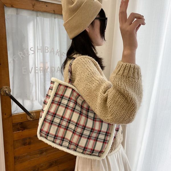 cross body vintage wool red plaid ladies underarm bag faux fur plush shoulder bags large capacity shopping girls travel handbags
cross body vintage wool red plaid ladies underarm bag faux fur plush shoulder bags large capacity shopping girls travel handbags