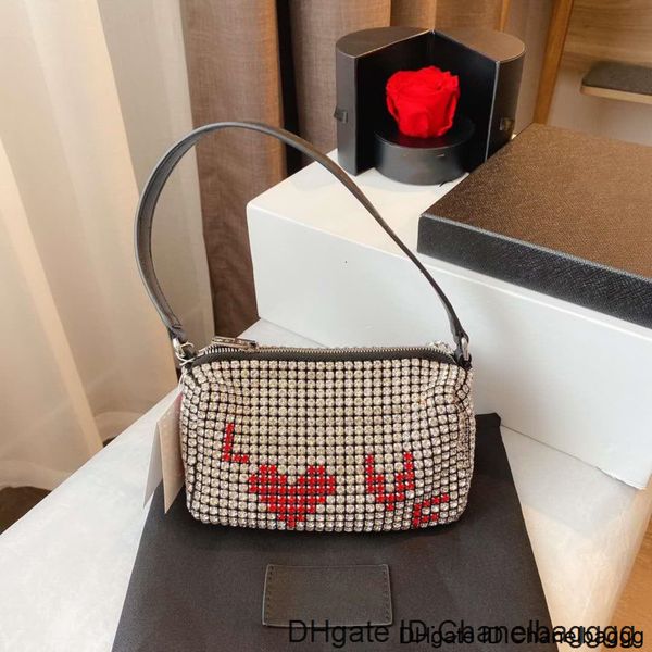 the latest popular versatile chain diamond bag, bag body full of diamonds, single shoulder slant hanging portable
the latest popular versatile chain diamond bag, bag body full of diamonds, single shoulder slant hanging portable